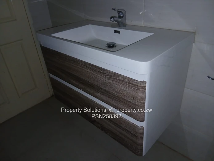 Modern 3-Bedroom Townhouse to Rent in Greencroft