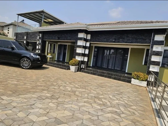 6 Bedroom House
