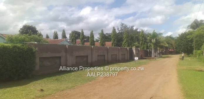 Prime Twinlakes Investment: 4-Bed Main Home + Instant Rental Income