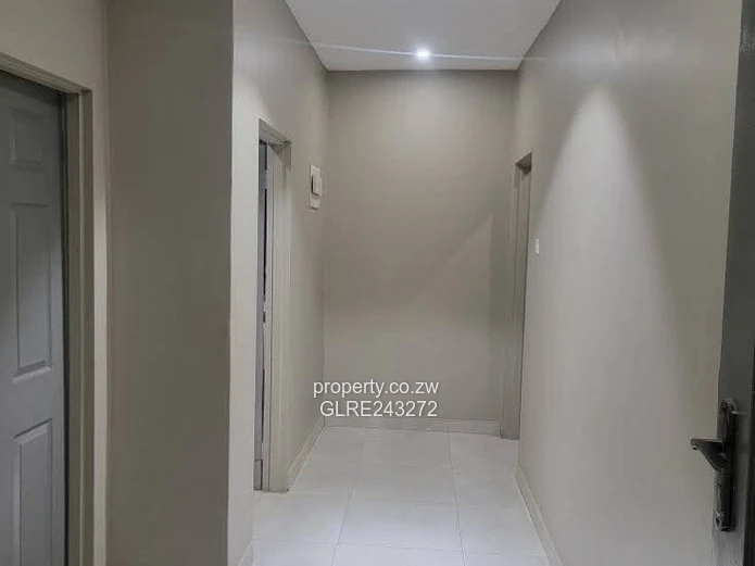 Ushewokunze: Secure Walled 3-Bed — Modern Kitchen & Borehole