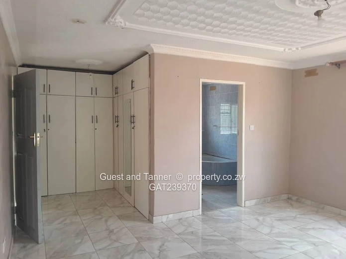 3BR Chadcombe House for Rent - Walled, Gated with Water Tank