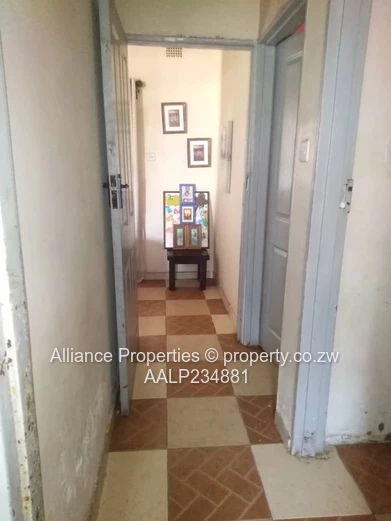 Tynwald 2-Bed house — Secure Gated Veranda & Paved Yard (Sole Mandate)