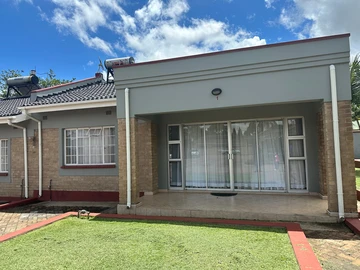 2 Bedroom Flat & Apartment