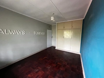 2 Bedroom Flat & Apartment