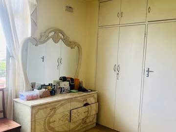 3 Bedroom Flat & Apartment