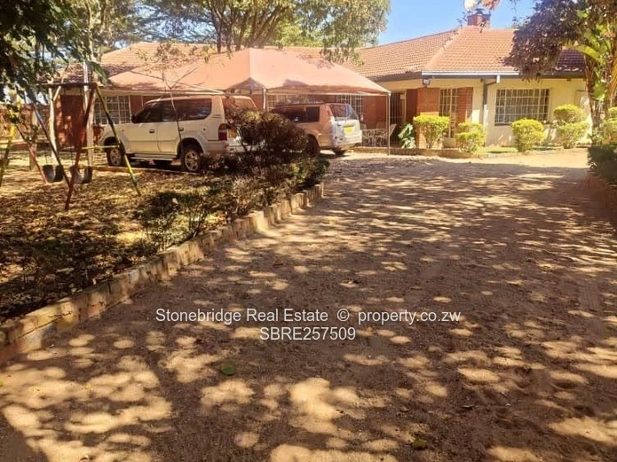 4 Bedroomed House in Zimre Park. Harare For Sale