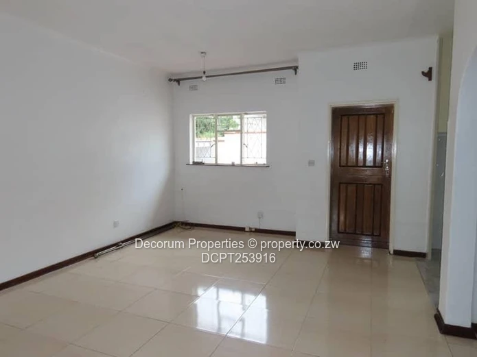 3 Bedroom Garden Flat Kamfinsa Greendale For Sale (Sole Mandate)