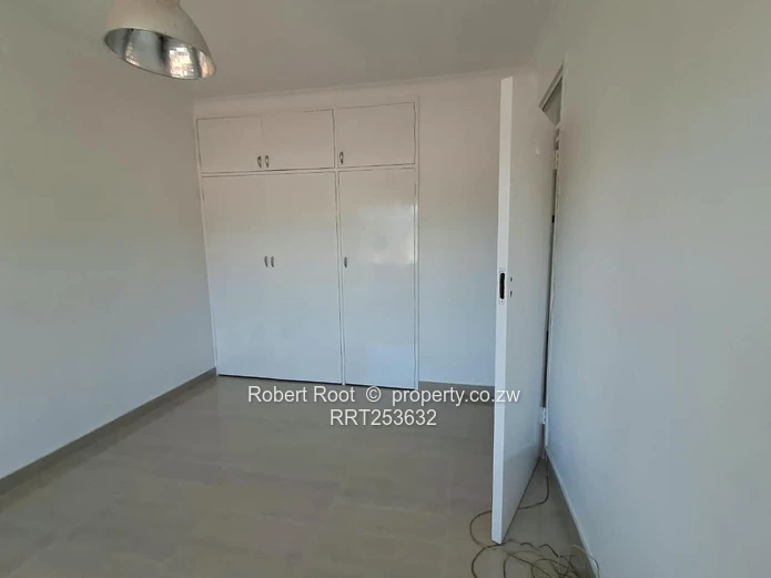Neat recently renovated 2 bed duplex apartment 