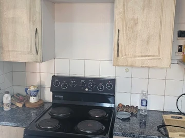 2 Bedroom Flat & Apartment