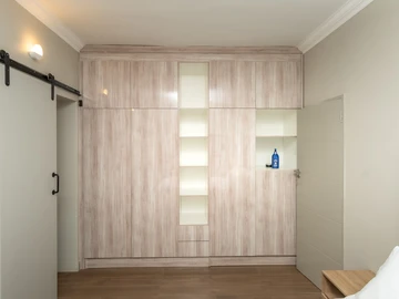 2 Bedroom Flat & Apartment