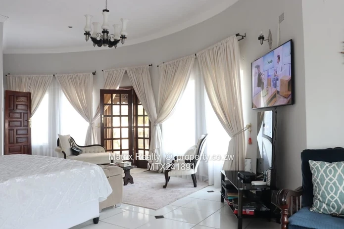 5 Bedroom Signature Residence in Helensvale