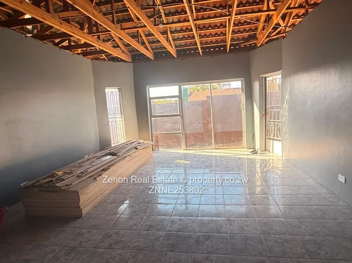 Ruwa Chipukutu Park. 5 Bedroomed House. $140K , 806sqm.deeds