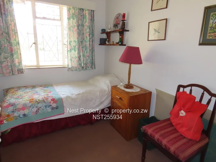Neat Corner Garden Flat in Greendale North!