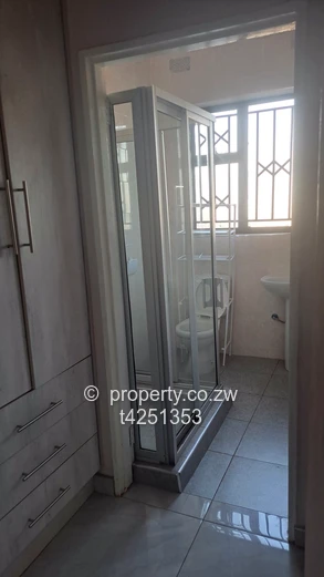 Pomona Nyeredzi neat 4 bedroomed house to Rent