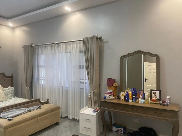 4 Bedroom Flat & Apartment