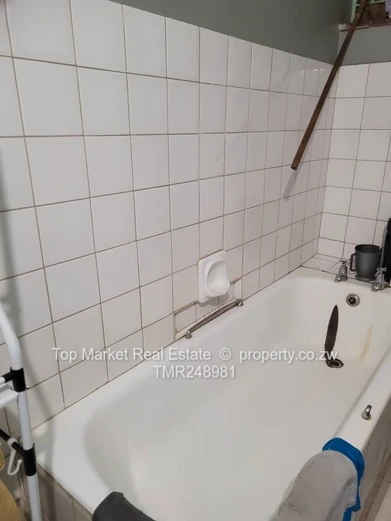 Eastlea flat to rent