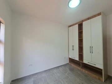 2 Bedroom Flat & Apartment