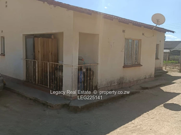 3-Bedroom Home on 1000sqm Stand – Walled, Gated & Ready for Title Deeds