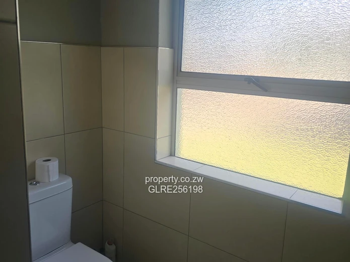 Sunlit 2-Bed, 2-Bath Newlands Flat with Borehole