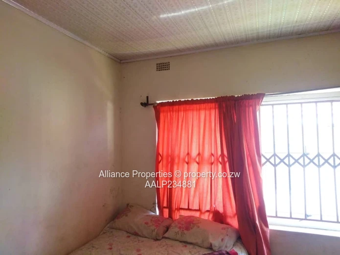 Tynwald 2-Bed house — Secure Gated Veranda & Paved Yard (Sole Mandate)