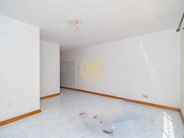 2 Bedroom Flat & Apartment