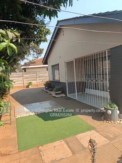 Warren Park 1 house to let