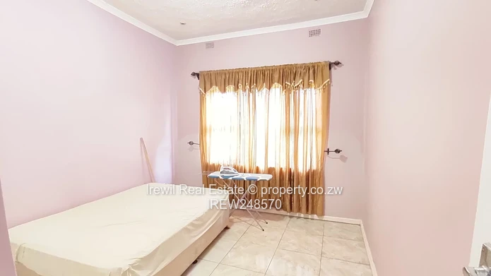 4-Bed Pomona Home with Spacious Living Areas