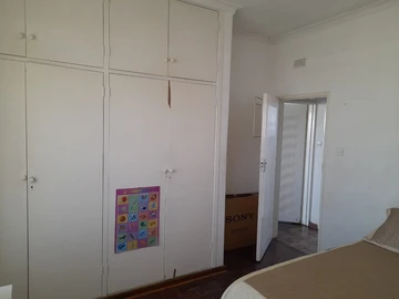 2 Bedroom Flat & Apartment