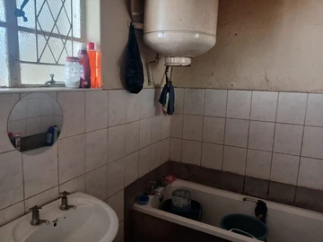 2 Bedroom Flat & Apartment