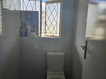 2 Bedroom Flat & Apartment