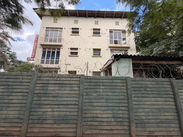 30 Bedroom Flat & Apartment