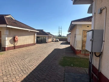 2 Bedroom Flat & Apartment