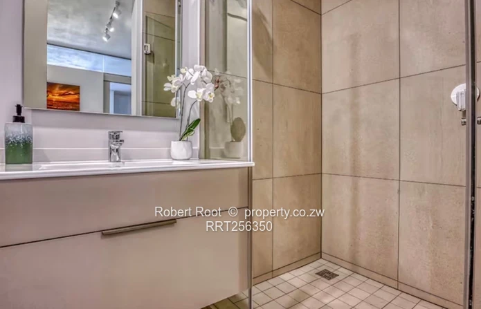 Modern, Stylish1 Bed Apartment in Rosebank (Sole Mandate)