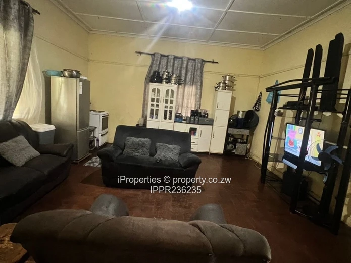 Prime 2,187sqm Property with Main House & Cottage