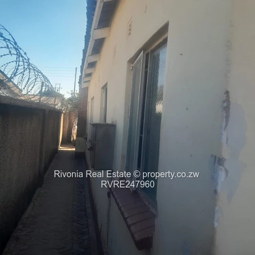 Brick-Walled 3-Bed Glen Norah A Home with Borehole