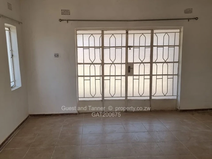 Spacious House with Cottage for Sale in Sunninghill, Bulawayo