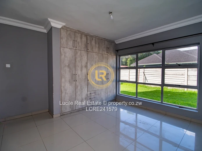 Modern 3 - bedroom House with En-Suite Bathrooms