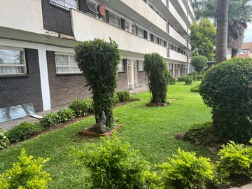 2 Bedroom Flat & Apartment