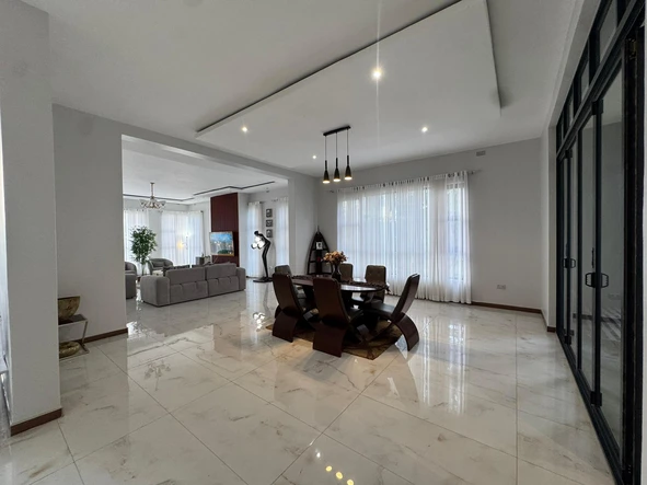 5 Bedroom House