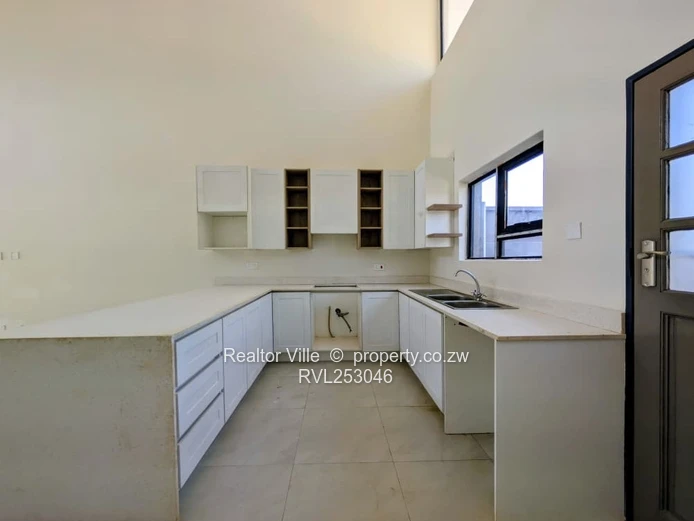Modern 2-Bed Garden Flat with Borehole & Lawn in Marlborough