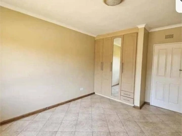 3 Bedroom Flat & Apartment