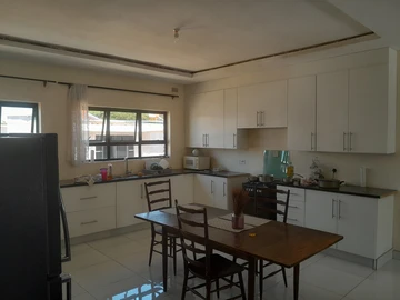 3 Bedroom Flat & Apartment