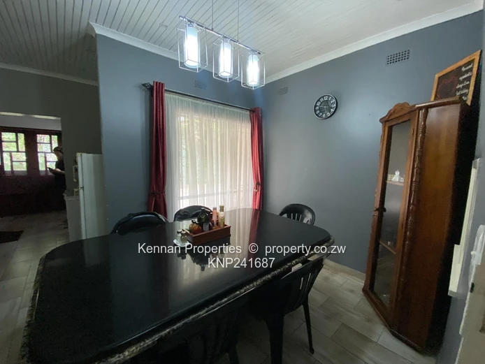 Exceptionally well maintained 3 bedroom home - Strathaven (Sole Mandate)