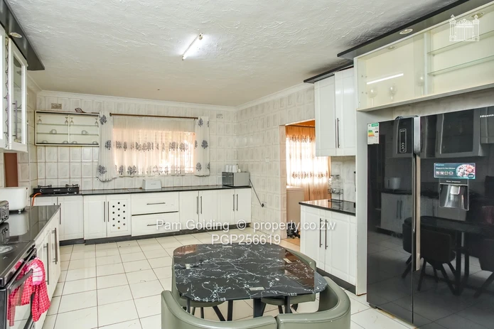 Neat and Spacious Family Home!