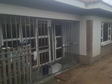 Spacious 4-Bed Home in Southview Park with Borehole