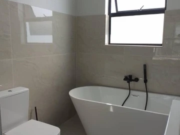 4 Bedroom Flat & Apartment