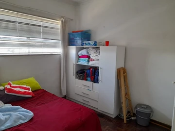 2 Bedroom Flat & Apartment