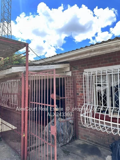 Well Kept and Spacious House in Zengeza! (Sole Mandate)