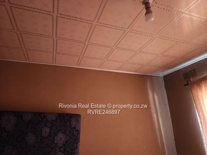 Mainway Meadows 4BR: Fitted Cupboards, 3 Baths & Borehole