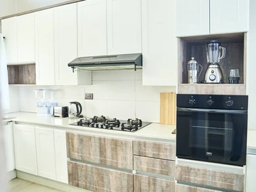 3 Bedroom Flat & Apartment